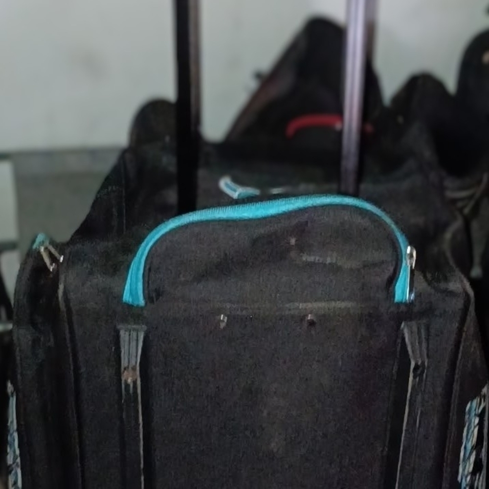 Black and Teal Women's Large Rolling  Dufflebag - Picture 2 of 8